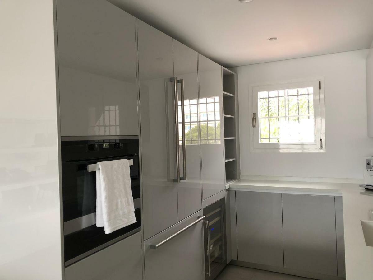 Modern Apartment Puente Romano マルベーリャ エクステリア 写真