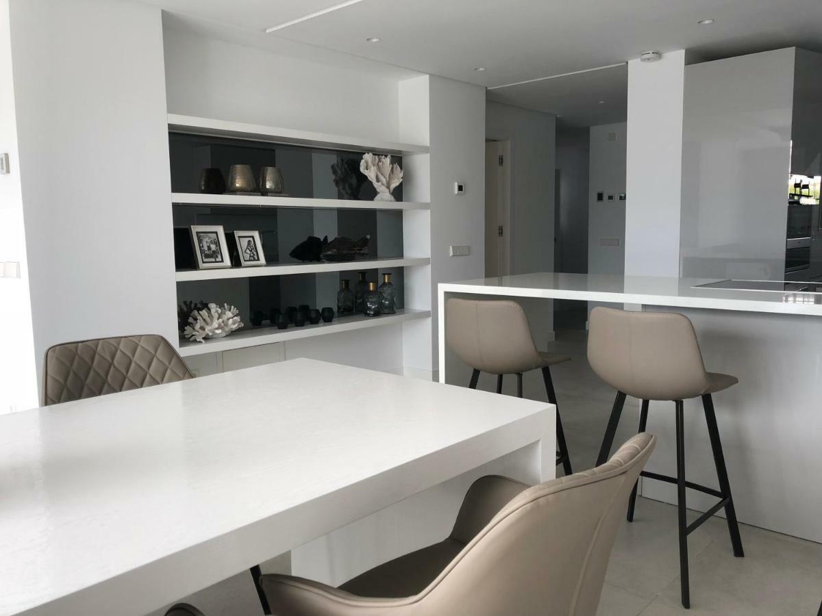 Modern Apartment Puente Romano マルベーリャ エクステリア 写真