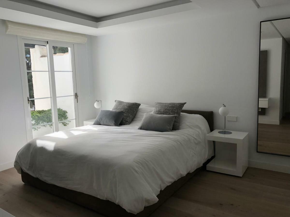 Modern Apartment Puente Romano マルベーリャ エクステリア 写真