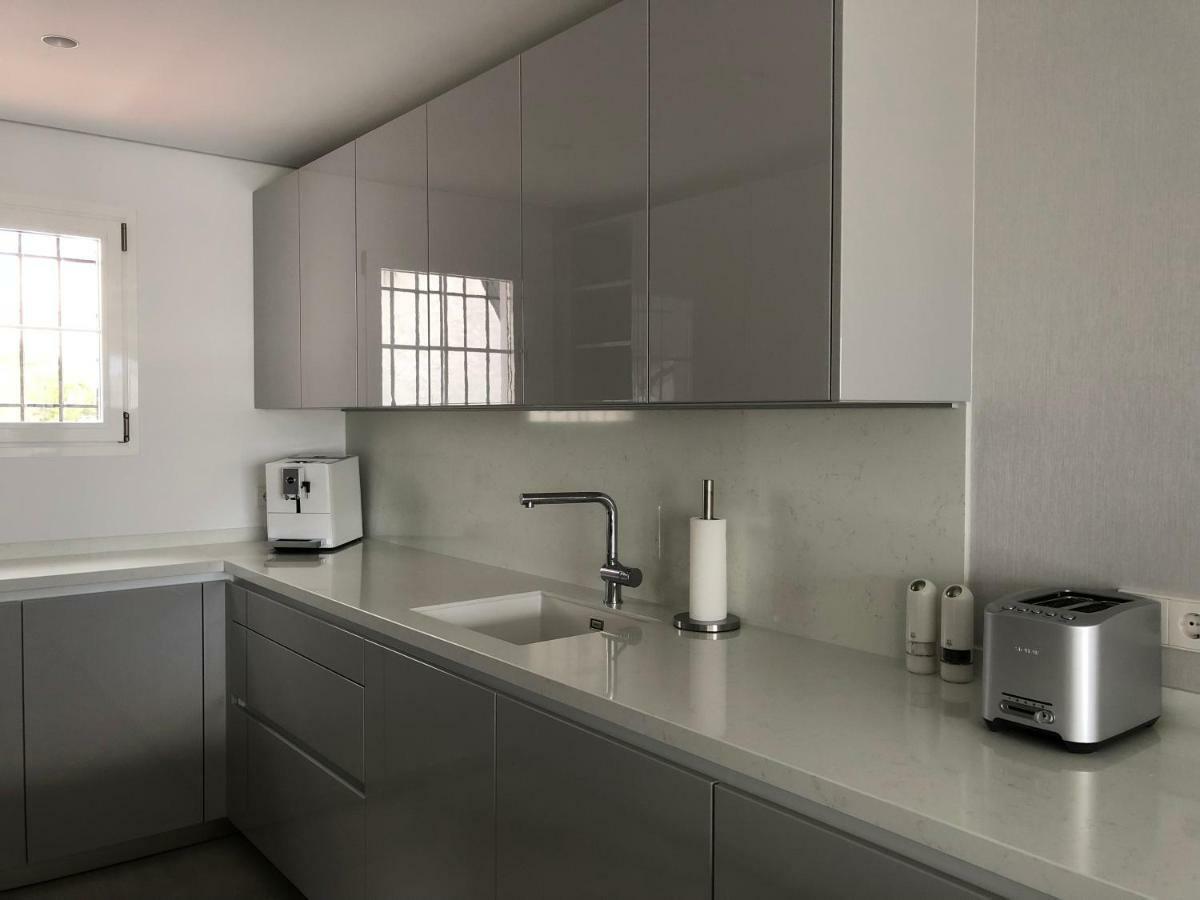 Modern Apartment Puente Romano マルベーリャ エクステリア 写真