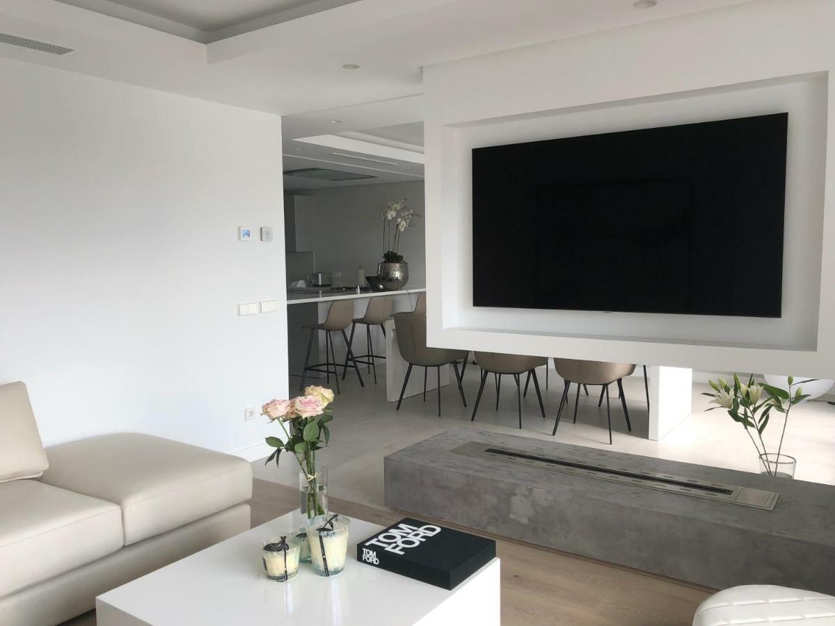 Modern Apartment Puente Romano マルベーリャ エクステリア 写真