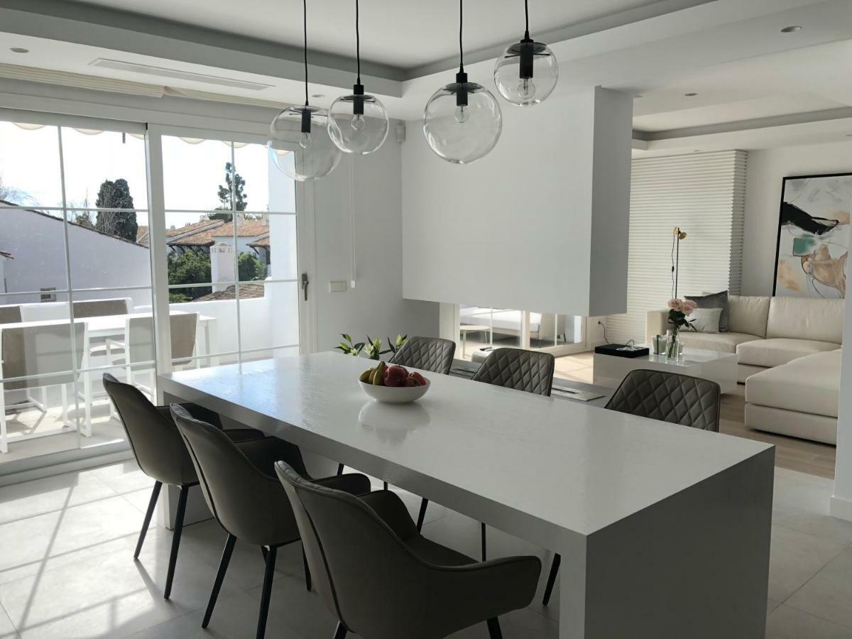 Modern Apartment Puente Romano マルベーリャ エクステリア 写真