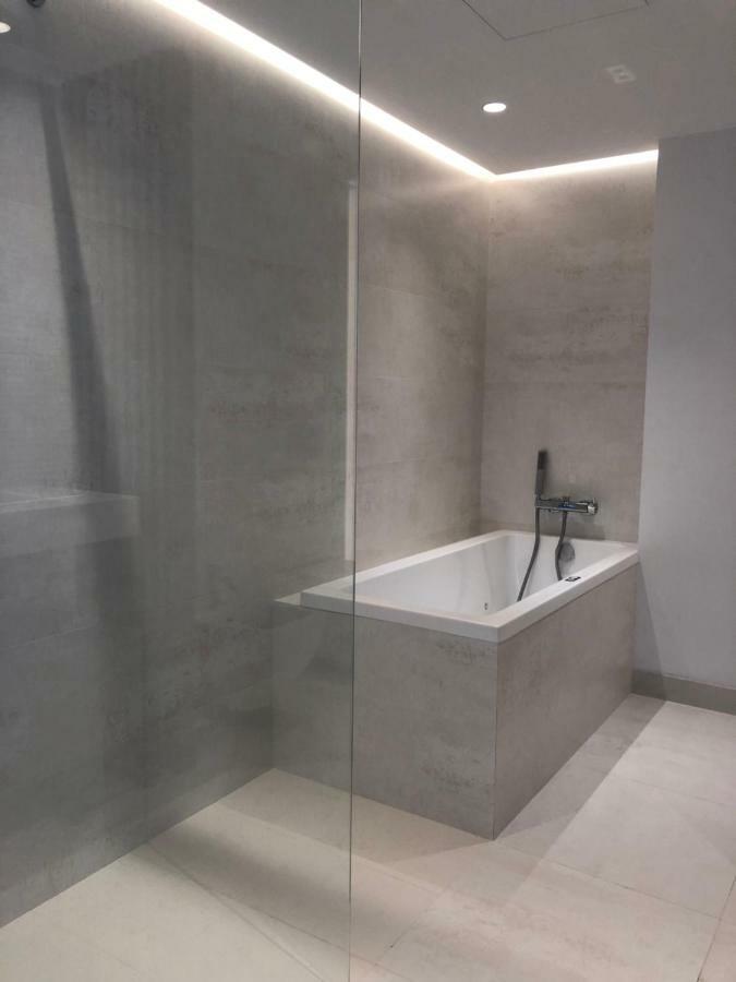Modern Apartment Puente Romano マルベーリャ エクステリア 写真