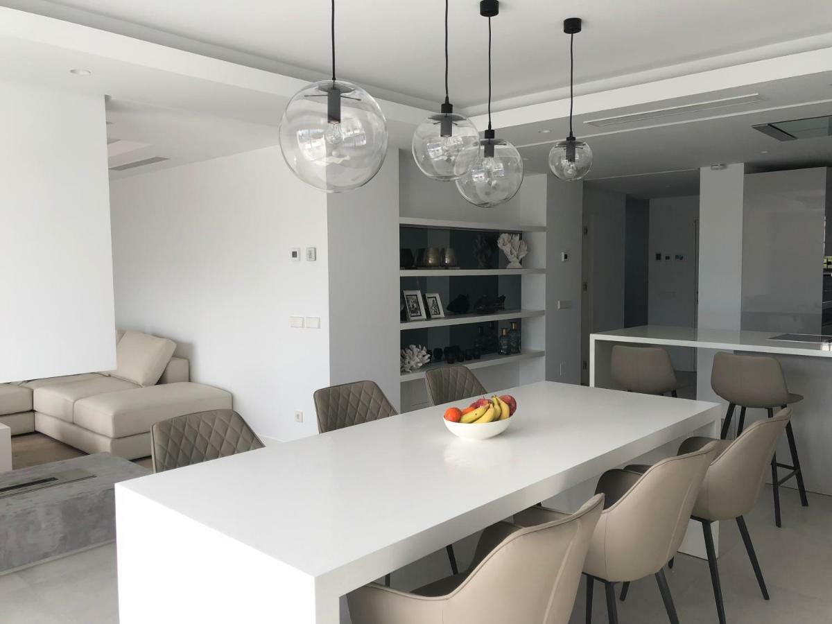 Modern Apartment Puente Romano マルベーリャ エクステリア 写真