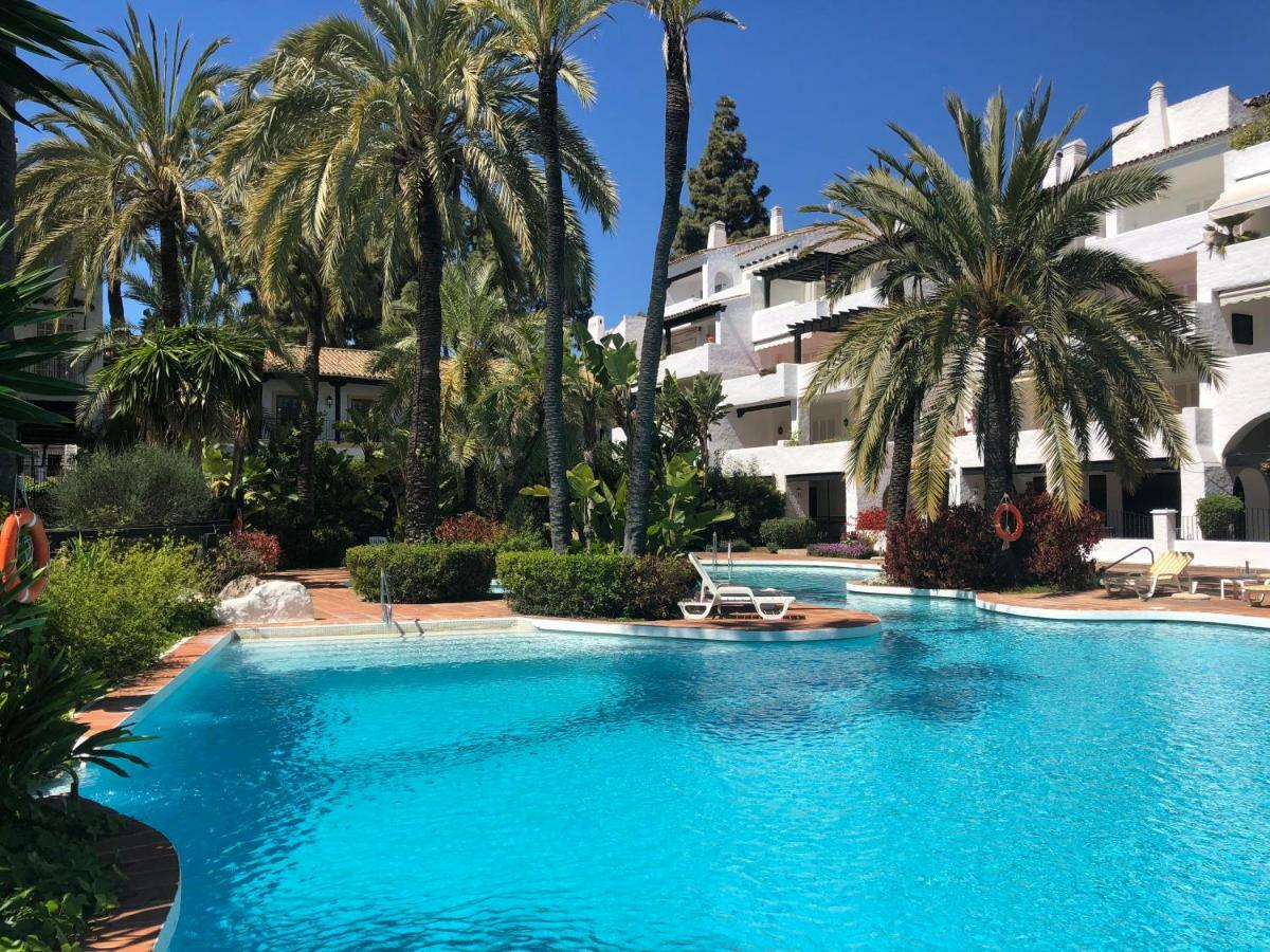 Modern Apartment Puente Romano マルベーリャ エクステリア 写真