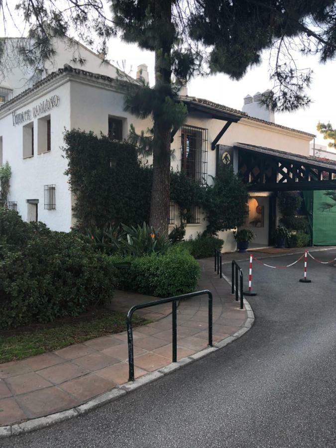 Modern Apartment Puente Romano マルベーリャ エクステリア 写真