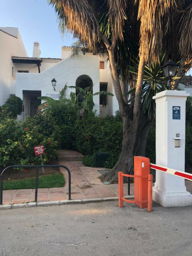 Modern Apartment Puente Romano マルベーリャ エクステリア 写真